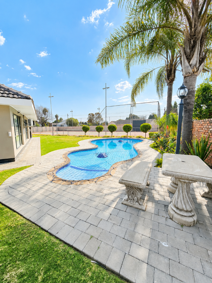 5 Bedroom Property for Sale in Flamwood North West